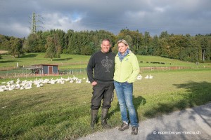 Lukas und Esther Vock ziehen jedes Jahr 100 Gänse auf. 